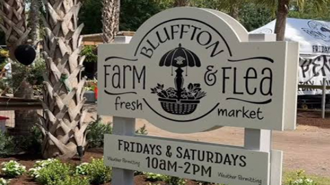 Bluffton Farm & Flea. a sign that says Bluffton Farm & Flea Fresh Market